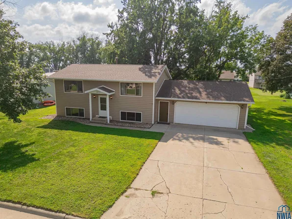 1011 9th Ave, Rock Valley, IA 51247