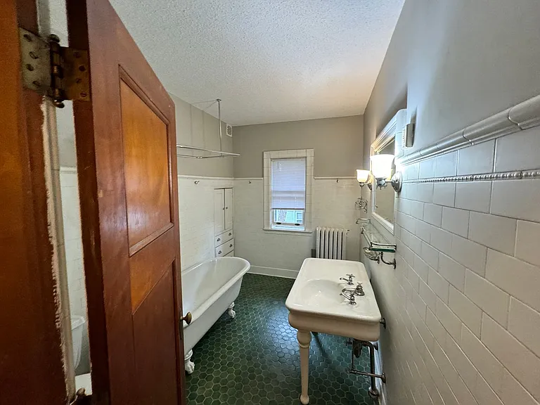 1621 E Superior St #2B — Photo 4