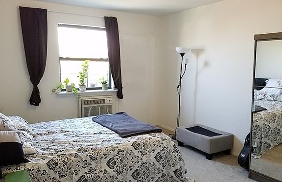 4th image of 31-23 Crescent St #11B