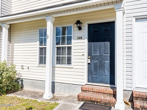 4th image of 328 Bracken Pl