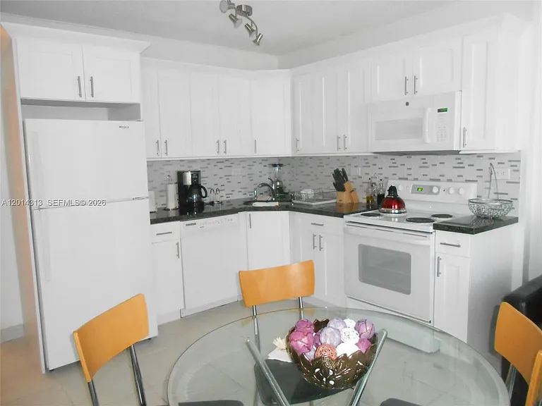 5401 Collins Ave #932 — Photo 10