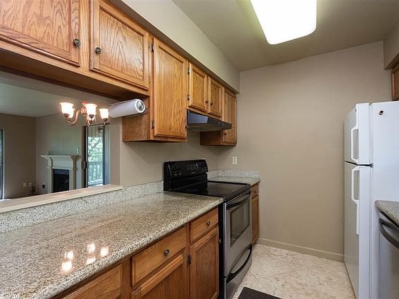 4th image of 1201 N Pierce St APT 40