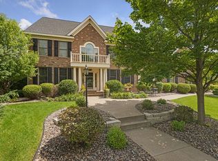 3203 Crestmoor Dr, Woodbury, MN 55125