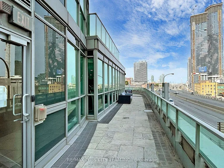 18 Yonge St #2904 — Photo 29