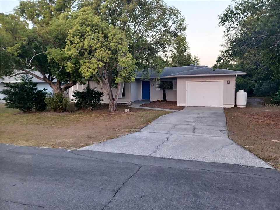 1228 Tyler Ave, Spring Hill, FL 34606 | MLS #U8195003 | Zillow