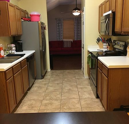 5th image of 1904 Holly Springs Dr