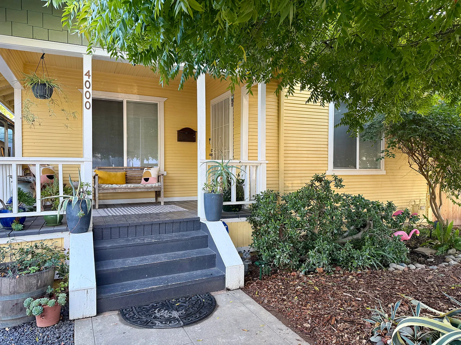 3 bed, 1048 sqft, $3,500 — Photo 2