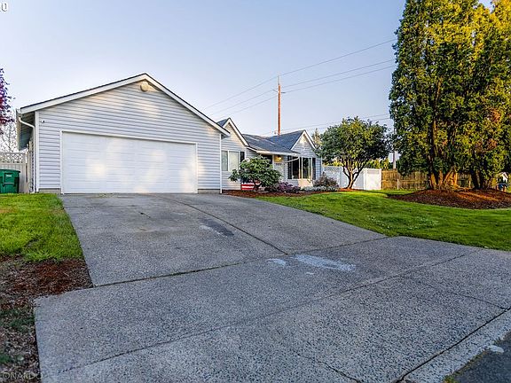 4th image of 2403 NE 92nd Ave