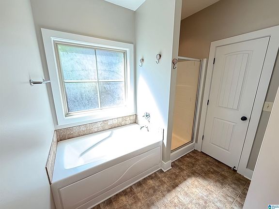 5th image of 244 Kingston Cir