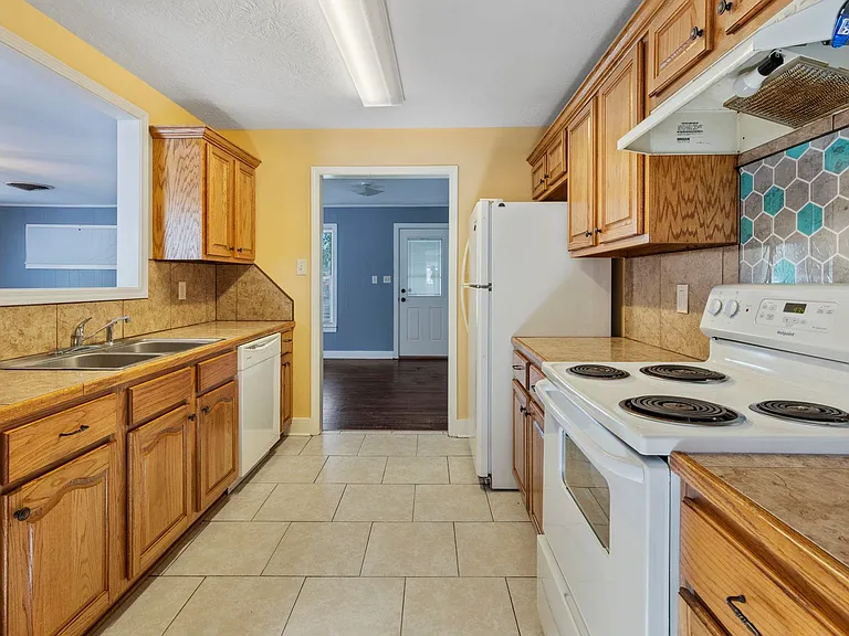 2907 Common St — Photo 8