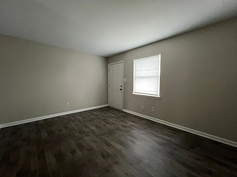 555 East Apartment Homes — Photo 3