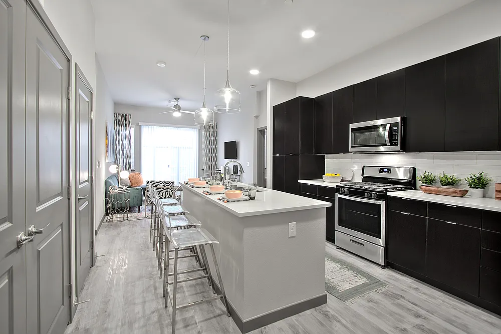 Jade Apartments — Photo 4