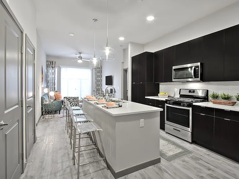Jade Apartments — Photo 4