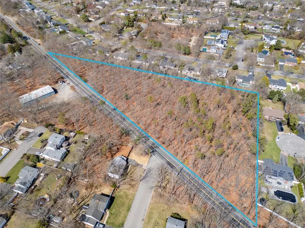 751 Canal Rd, Mount Sinai, NY 11766