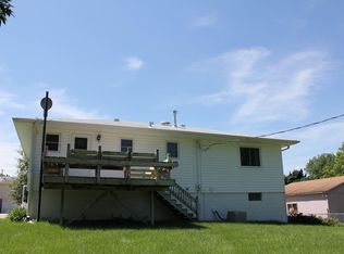 440 Valley Dr, Springfield, NE 68059