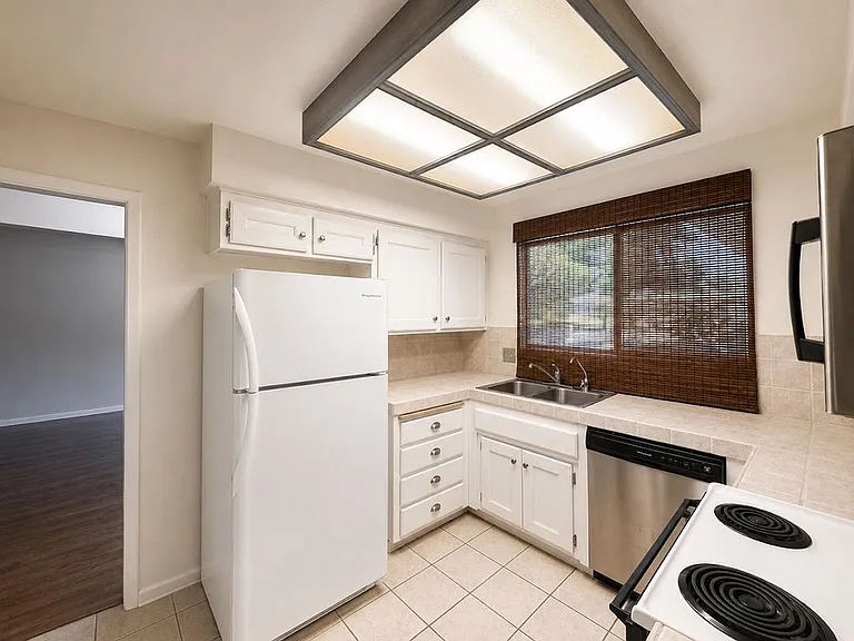 3440 La Jolla Way — Photo 7