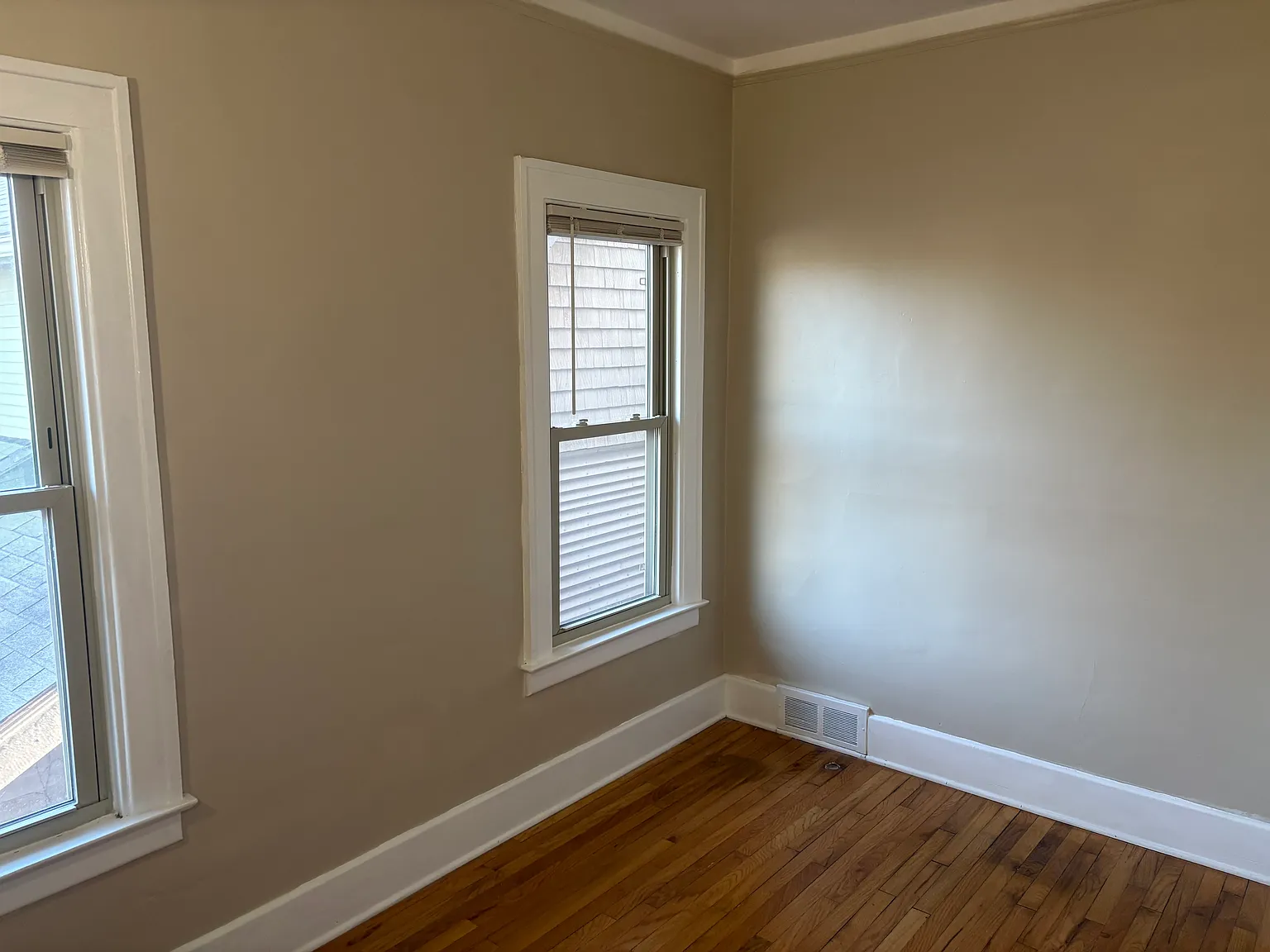 3 bed, 1900 sqft, $1,600 — Photo 2