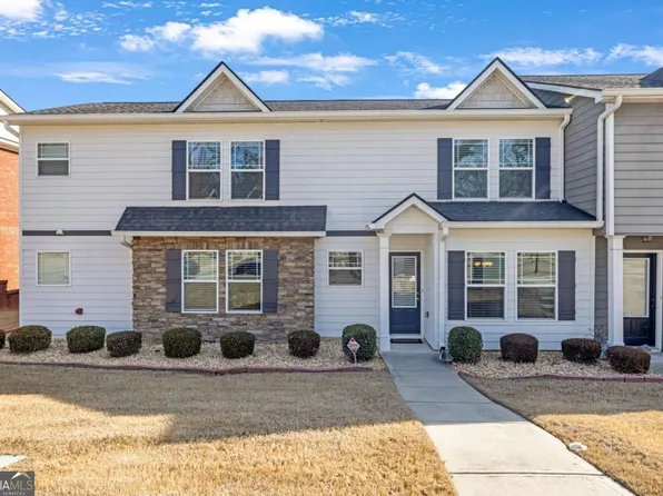 5845 Garden Cir, Douglasville, GA 30135