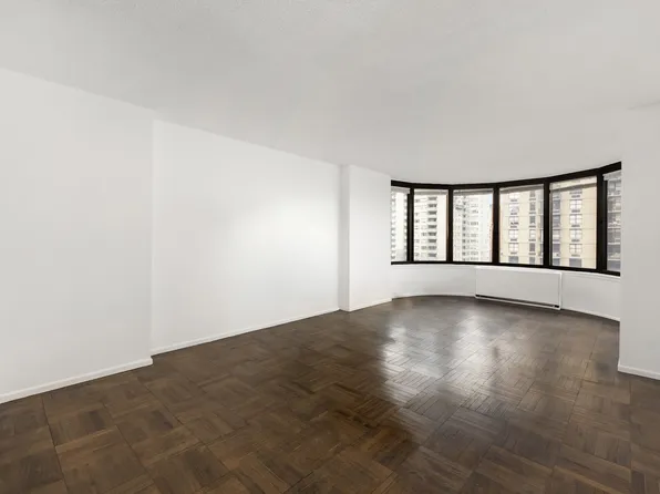 330 East 38th Street image 4 of 10