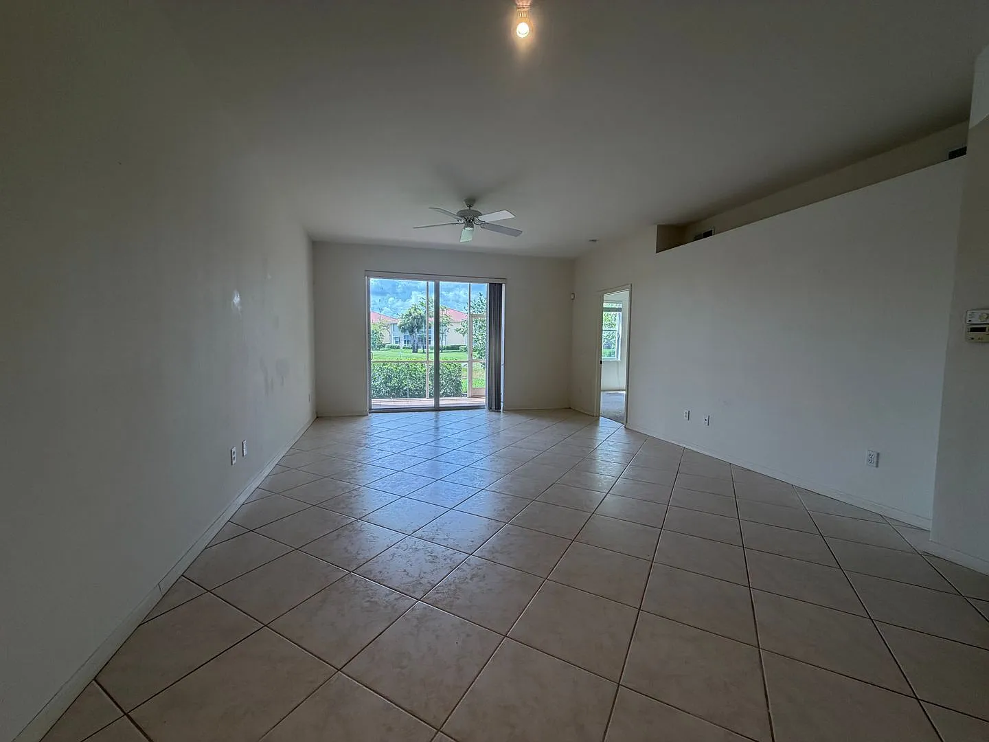 Annual Rental - 3 Bed / 2 Bath Condo With 1 Car Garage In Sherwood — Photo 2