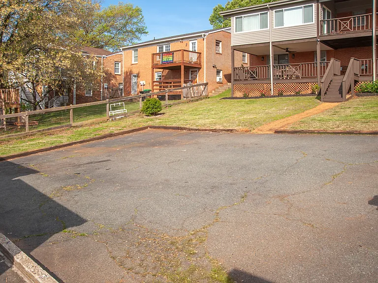 1008 Coleman St #B — Photo 23