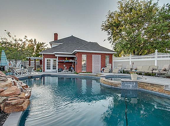 3rd image of 3701 Penny Ln