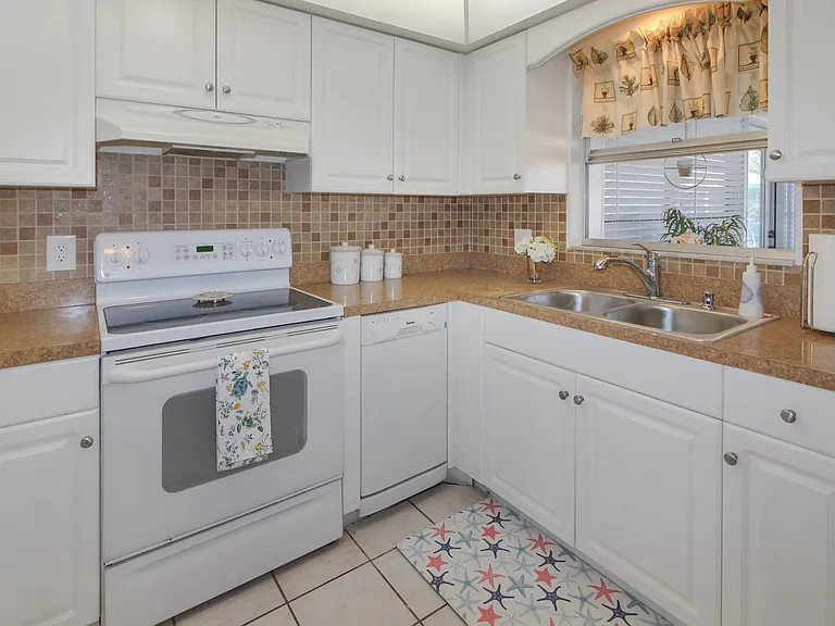 109 Field Ave E — Photo 6