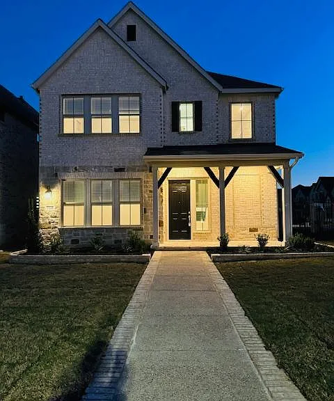 700 Prairie Falcon Dr — Photo 2