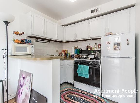 3rd image of 2201 N Cleveland Ave APT 303