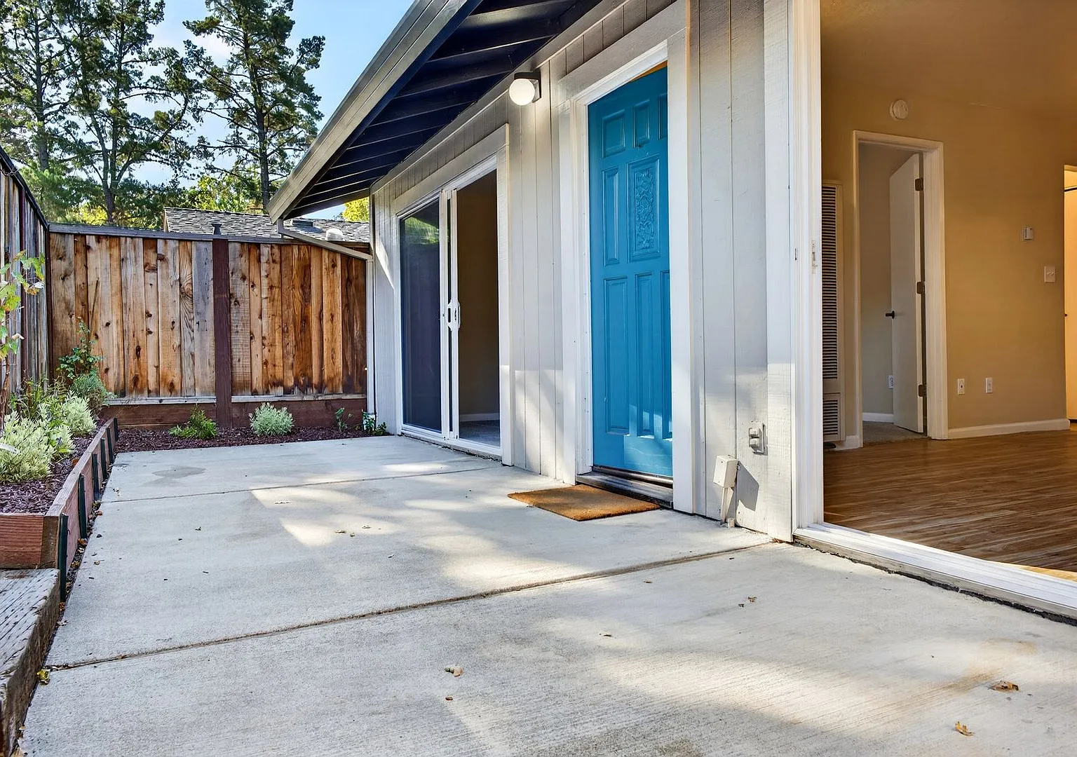 Walnut Creek 1br Adu | All Utilities Included + Private Patio, Parking & W/D — Photo 1