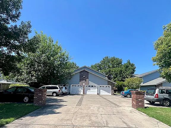 1st image of 575 Briarwood Dr