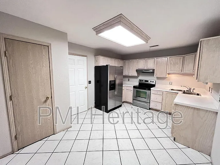 884 N Daisy Ln — Photo 6