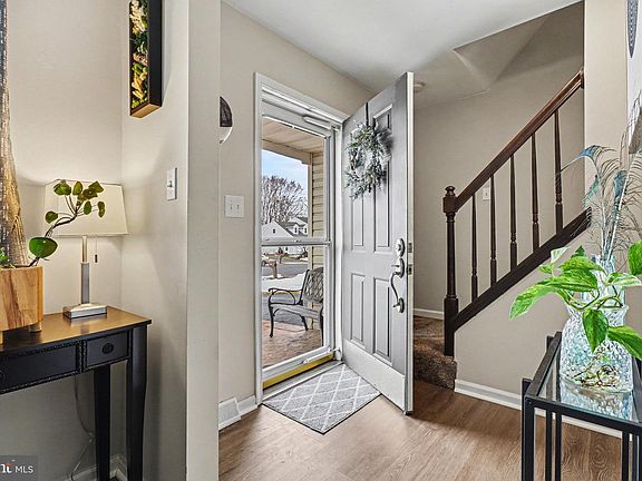 4th image of 33 Ingham Dr