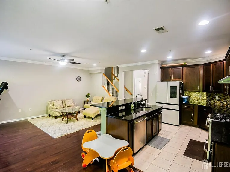 122 Morgan Way — Photo 9