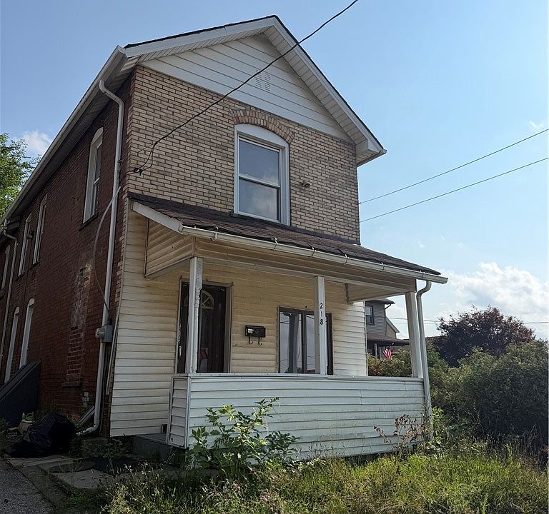 1st image of 218 E Division St
