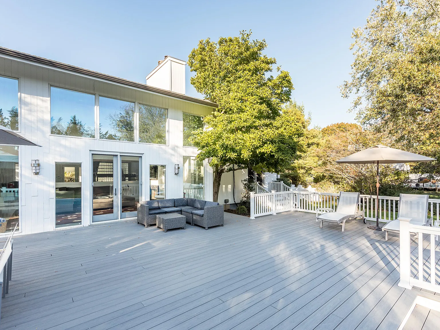 Newly Staged Rental in Southampton — Photo 2