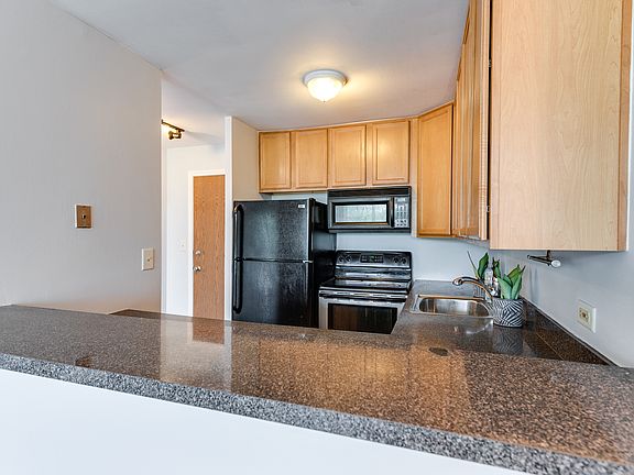 4th image of 1811 Four Lakes Ave APT 2F