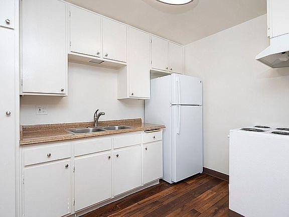 5th image of 1550 Hornblend St