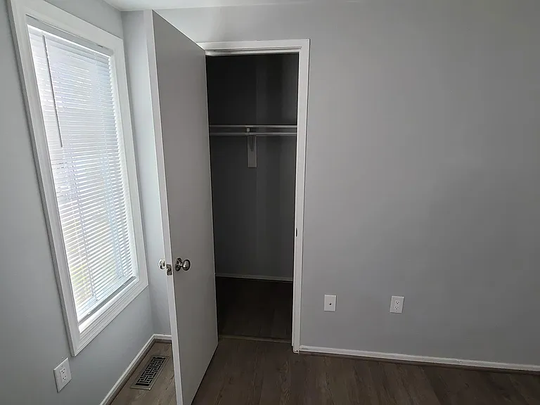10724 Lester St — Photo 22