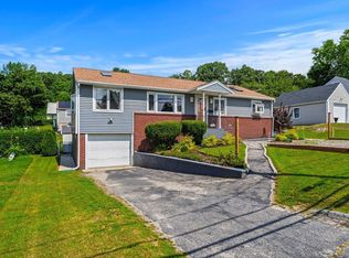 905 Riverside Dr, Methuen, MA 01844