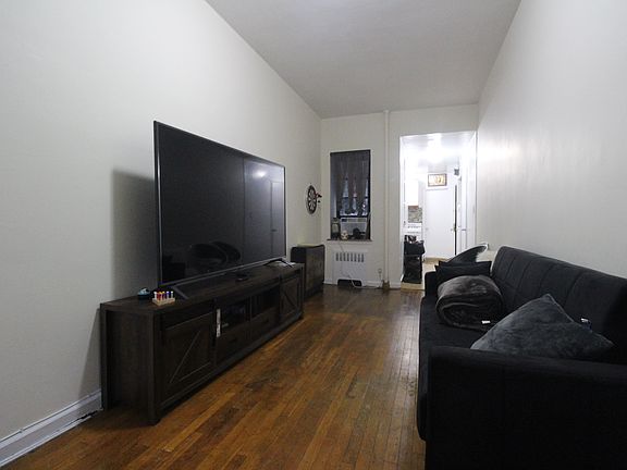 5th image of 106 W 96th St APT A