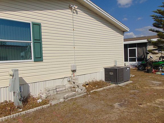 5th image of 143 Camellia St