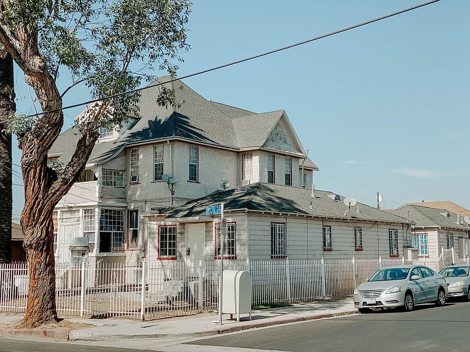 1st image of 2429 E 3rd St #2431
