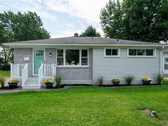 2nd image of 30 Hillcrest Dr