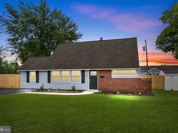 41 Quail Rd, Levittown, PA 19057