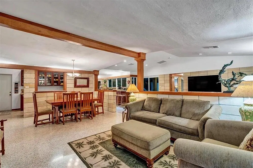 4 bed, 3.0 bath, 2528 sqft, $4,500 — Photo 4