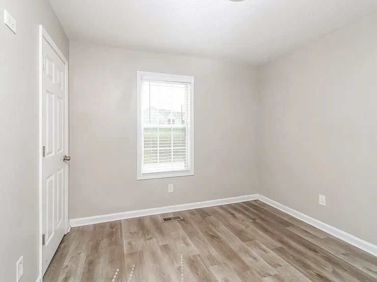 417 Remington Ct — Photo 16