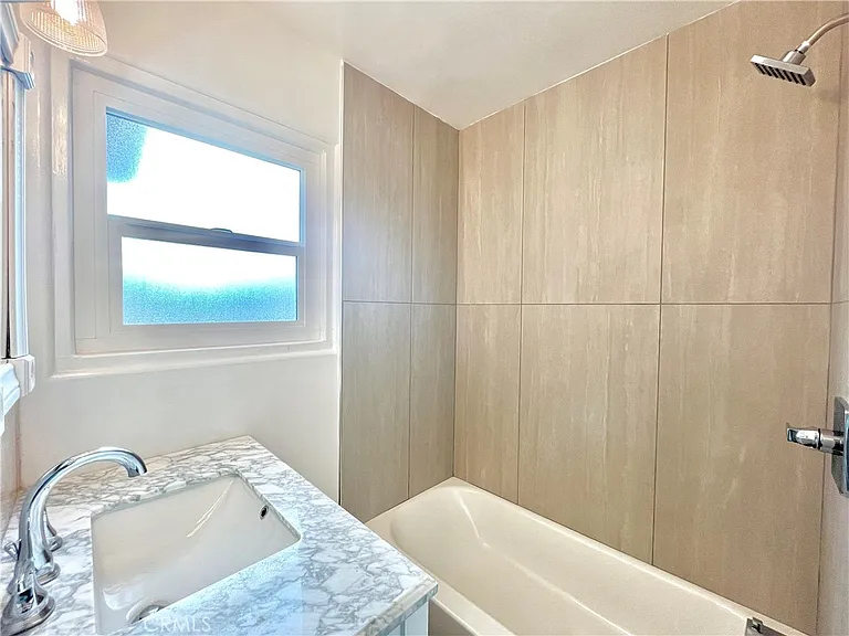 936 E Sandra — Photo 7
