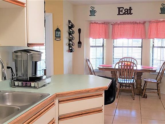 5th image of 4265 NE 34th Ct