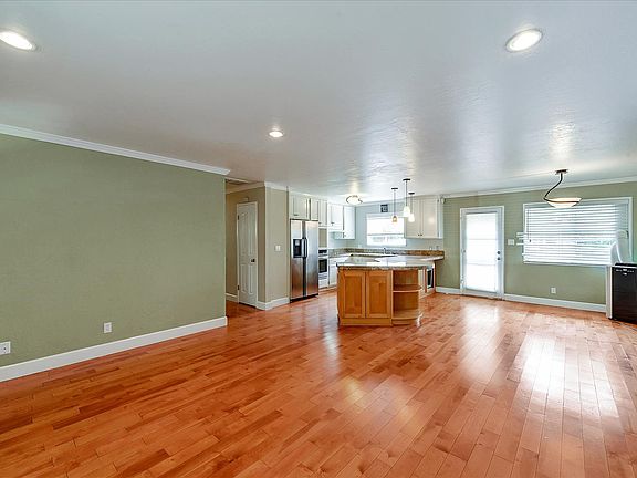 3rd image of 5272 Halifax Dr
